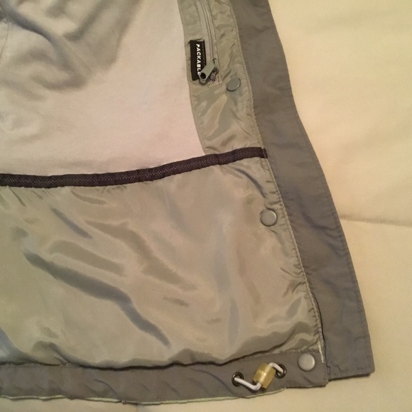 Columbia Packable nylon sage jacket with hood - Picture 7 of 11